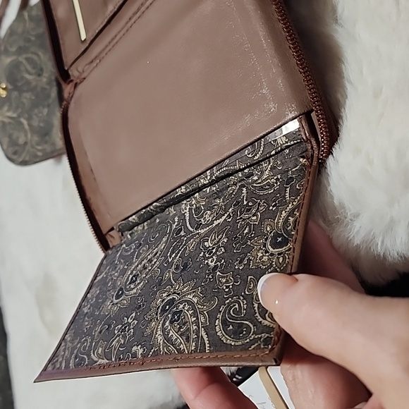 MICHAEL STEVEN'S  CROSSBODY EXPANSION BAG. - Picture 5 of 8